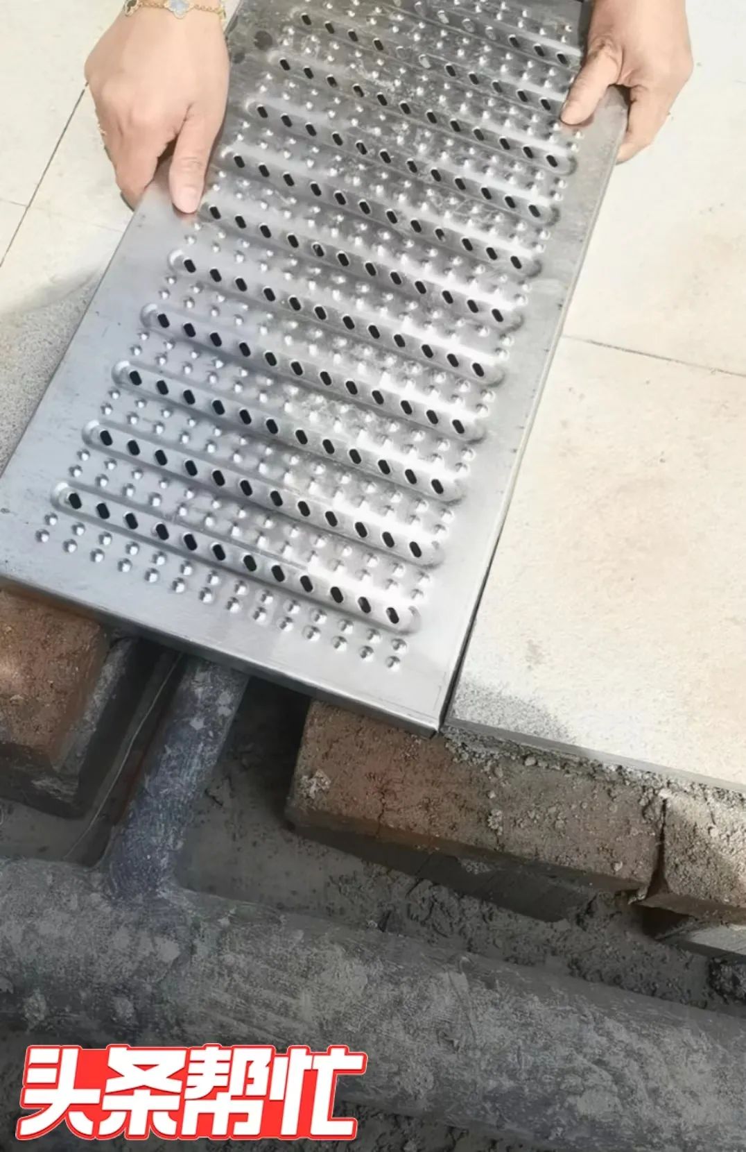 DƬ